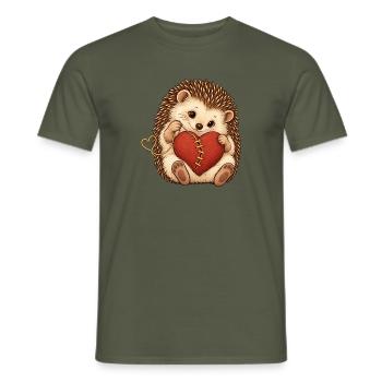 Süßer Igel repariert ein Herz mit goldenem Faden - Männer T-Shirt - Militärgrün - Vorne - AI Model Male 178 light (178cm)
