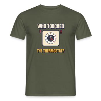 Wer hat das Thermostat berührt lustiger Vater-Heiz-Tee - Männer T-Shirt - Militärgrün - Vorne - AI Model Male 178 light (178cm)