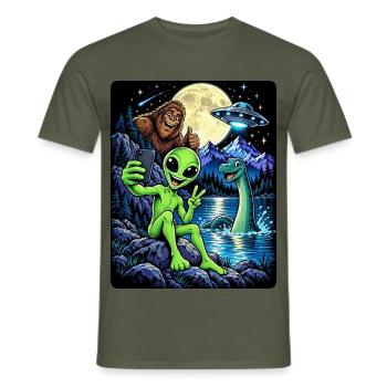 Bigfoot Alien UFO Loch Ness Weltraum Szene Kryptid - Männer T-Shirt - Militärgrün - Vorne - AI Model Male 178 light (178cm)