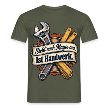 Handwerker Shirt mit Spruch Sieht nach Magie aus  - Männer T-Shirt - Militärgrün - Vorne - AI Model Male 178 light (178cm)