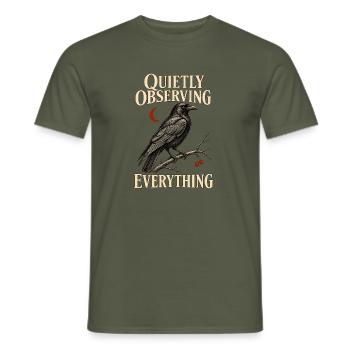Quietly Observing Krähe Vögel - Männer T-Shirt - Militärgrün - Vorne - AI Model Male 178 light (178cm)
