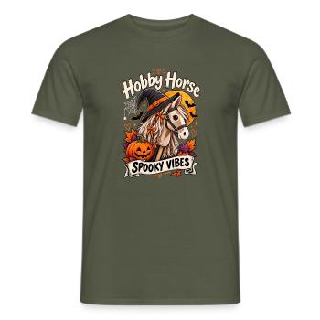 Hobby Horse Spooky Vibes Halloween - Männer T-Shirt - Militärgrün - Vorne - AI Model Male 178 light (178cm)