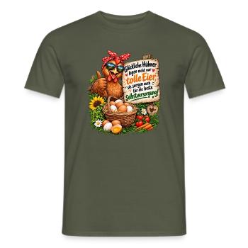 Hühner frische Eier und Selbstversorgung ist Glück - Männer T-Shirt - Militärgrün - Vorne - AI Model Male 178 light (178cm)