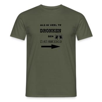Betrunkene Freundin - Männer T-Shirt - Militärgrün - Vorne - AI Model Male 178 light (178cm)