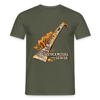 Stockmeißel und Geduld – Imkerei - Männer T-Shirt - Militärgrün - Vorne - AI Model Male 178 light (178cm)
