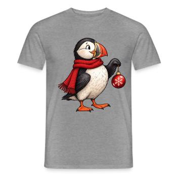 Weihnachts-Papageitaucher mit rotem Schal und Ornament - Männer T-Shirt - Graphit meliert - Vorne - AI Model Male 178 light (178cm)