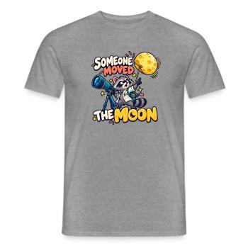 Jemand hat den Mond bewegt - Männer T-Shirt - Graphit meliert - Vorne - AI Model Male 178 light (178cm)