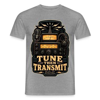 TUNE THEN TRANSMIT - Männer T-Shirt - Graphit meliert - Vorne - AI Model Male 178 light (178cm)
