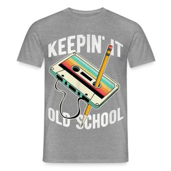 Keepin It Old School Retro-kassettenband - Männer T-Shirt - Graphit meliert - Vorne - AI Model Male 178 light (178cm)