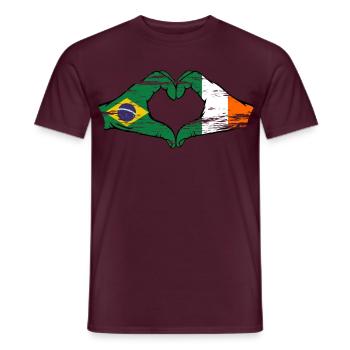 Brésil Irlande Drapeau Aiguilles Coeur Forme Utilisé - T-shirt homme - rouge brique - Devant - AI Model Male 178 light (178cm)
