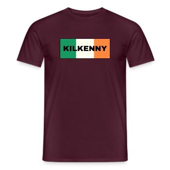Kilkenny City in irischer Flagge - Männer T-Shirt - Ziegelrot - Vorne - AI Model Male 178 light (178cm)