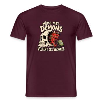 Sogar meine Dämonen wollen Urlaub – Humor - Männer T-Shirt - Ziegelrot - Vorne - AI Model Male 178 light (178cm)