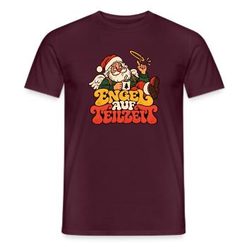Engel auf Teilzeit Weihnachtsmann Lustiger Spruch - Männer T-Shirt - Ziegelrot - Vorne - AI Model Male 178 light (178cm)