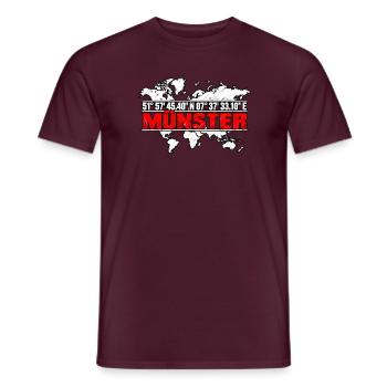 Münster Koordinaten Weltkarte Rot - Männer T-Shirt - Ziegelrot - Vorne - AI Model Male 178 light (178cm)