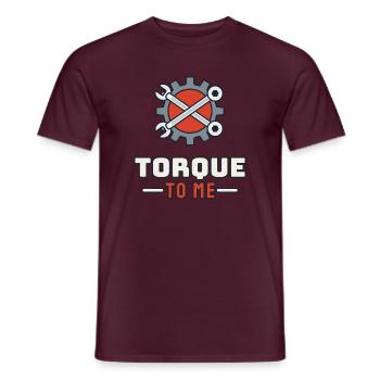 Torque to Me - Männer T-Shirt - Ziegelrot - Vorne - AI Model Male 178 light (178cm)