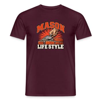 Mason Lifestyle Ziegelwerk - Männer T-Shirt - Ziegelrot - Vorne - AI Model Male 178 light (178cm)