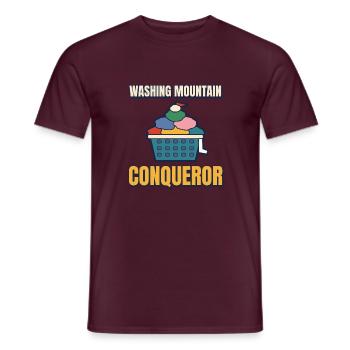 Mountain Conqueror Funny Wäsche-T-Shirt waschen - Männer T-Shirt - Ziegelrot - Vorne - AI Model Male 178 light (178cm)