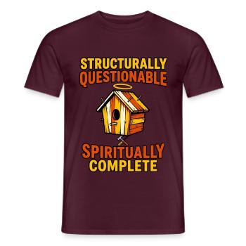 Strukturell fragwürdig, spirituell vollständig - Männer T-Shirt - Ziegelrot - Vorne - AI Model Male 178 light (178cm)