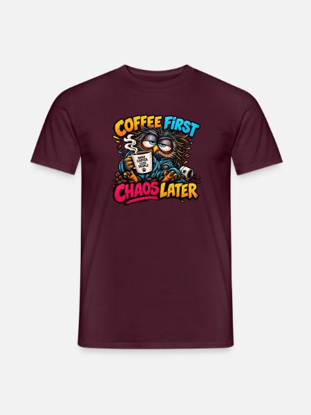 Erst Kaffee, dann Chaos - Männer T-Shirt - Ziegelrot