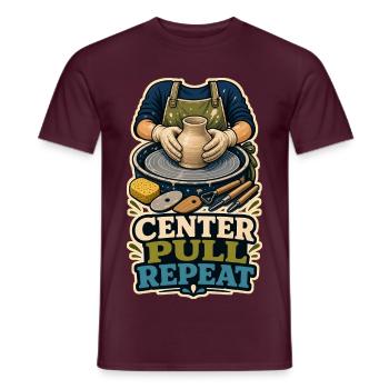 CENTER PULL REPEAT - Männer T-Shirt - Ziegelrot - Vorne - AI Model Male 178 light (178cm)