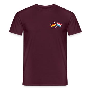 Deutschland & Luxemburg Flaggen - Verbundenheit - Männer T-Shirt - Ziegelrot - Vorne - AI Model Male 178 light (178cm)