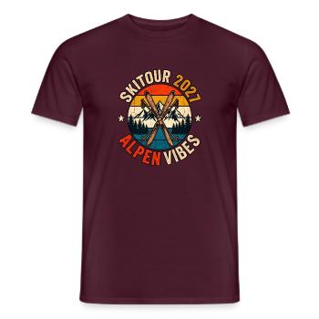 Skitour Alpen Vibes 2027 - Männer T-Shirt - Ziegelrot - Vorne - AI Model Male 178 light (178cm)