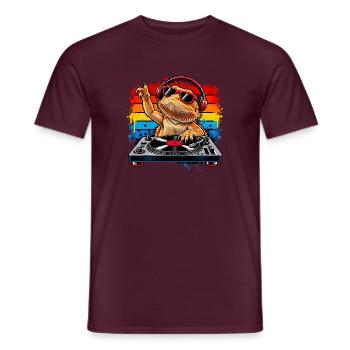 Bearded Dragon DJ Rainbow Vibes - Männer T-Shirt - Ziegelrot - Vorne - AI Model Male 178 light (178cm)