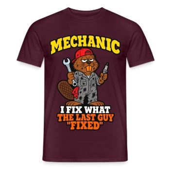 Mechaniker: Ich repariere das, was der letzte Typ repariert hat, lustig - Männer T-Shirt - Ziegelrot - Vorne - AI Model Male 178 light (178cm)