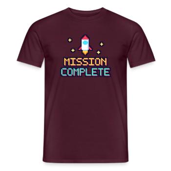 Pixel Mission Abgeschlossen - Männer T-Shirt - Ziegelrot - Vorne - AI Model Male 178 light (178cm)