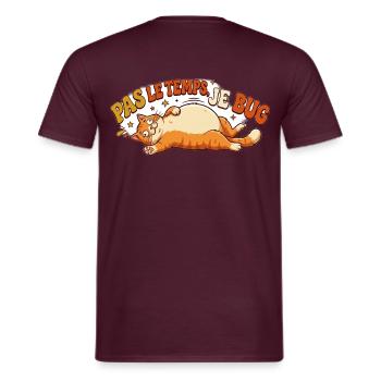 Humor-Katze – No Time I Bug - Männer T-Shirt - Ziegelrot - Hinten - AI Model Male 178 light (178cm)