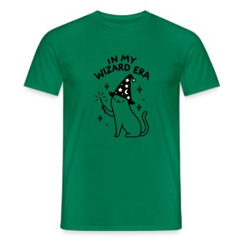 In My Wizard Era – Magische Zauberkatze - Männer T-Shirt - Kelly Green - Vorne - AI Model Male 178 dark (178cm)