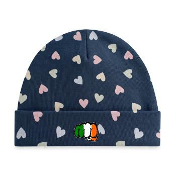 Irland Flagge Hand Faust - Baby Premium Organic Mütze - Marineblau/Bunte Herzen - Vorne