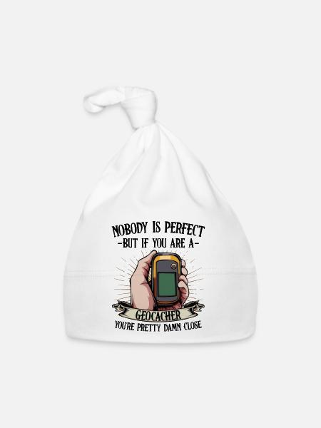Nobody Is Perfect Geocaching Geocacher Geschenk - Baby Bio-Mütze - Weiß - Vorne