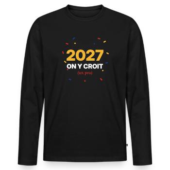 2027 glauben wir daran (ein bisschen) – Silvesterhumor - Männer Premium Bio Langarmshirt - Schwarz - Vorne - Nico (187cm)