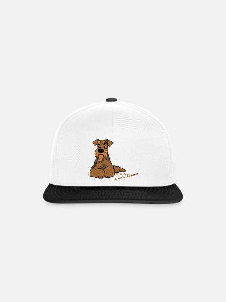 Airedale Terrier liegend - Snapback Cap - Weiß/Schwarz