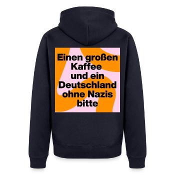 KAFFEE UND DEUTSCHLAND OHNE NAZIS BITTE, FCK NZS - Unisex Premium Bio Zip Hoodie - Navy - Hinten - Nico (187cm)