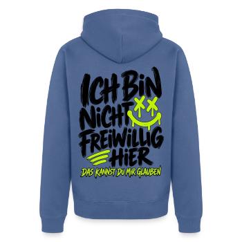 Ich bin nicht freiwillig hier – Lustiger Spruch - Unisex Premium Bio Zip Hoodie - Taubenblau - Hinten - Nico (187cm)