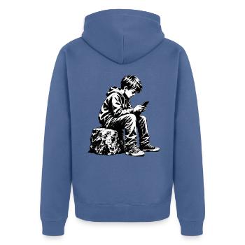 Monochromes Jugendportrait am Handy - Unisex Premium Bio Zip Hoodie - Taubenblau - Hinten - Nico (187cm)