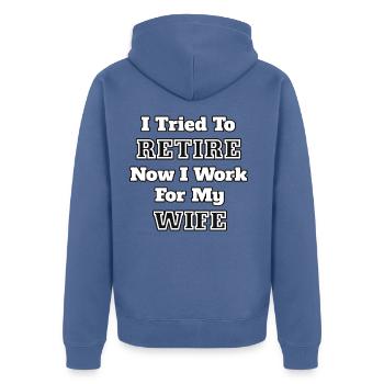 052 Ich habe versucht in Rente zu gehen, jetzt arbeite ich für meine Frau - Unisex Premium Bio Zip Hoodie - Taubenblau - Hinten - Nico (187cm)