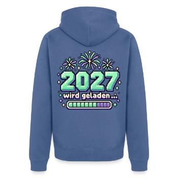 2027 wird geladen – Silvester im Pixelstil - Unisex Premium Bio Zip Hoodie - Taubenblau - Hinten - Nico (187cm)