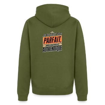 Je ne suis pas parfait mais authentique - Veste à capuche bio Premium Unisexe - kaki - Dos - Nico (187cm)