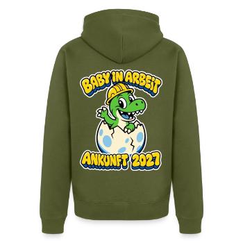 Baby in Arbeit - Ankunft 2027 Dino Junge - Unisex Premium Bio Zip Hoodie - Khaki - Hinten - Nico (187cm)