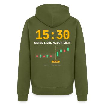 15:30 Meine Lieblingsuhrzeit – Trader Shirt - Unisex Premium Bio Zip Hoodie - Khaki - Hinten - Nico (187cm)