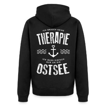 Ich brauch keine Therapie ich muss an die Ostsee - Unisex Premium Bio Zip Hoodie - Schwarz - Hinten - Nico (187cm)