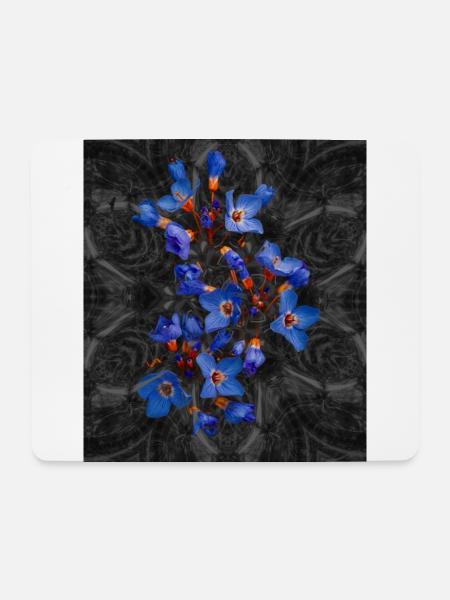 Blaue Blüten im schwarz grauem Hintergrund - Mousepad (Querformat) - Weiß