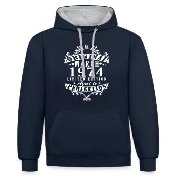 Limited Edition März 1974 50.Geburtstag - Kontrast-Hoodie - Navy/Grau meliert - Vorne - Nico (186cm)