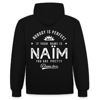 Naïm cadeau personnalisé prénom arabe Naïm - Sweat à capuche contrasté - noir/or - Dos - Anna (173cm)