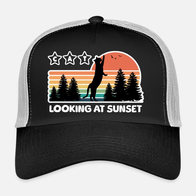 Chat noir regardant le coucher du soleil Casquette trucker 