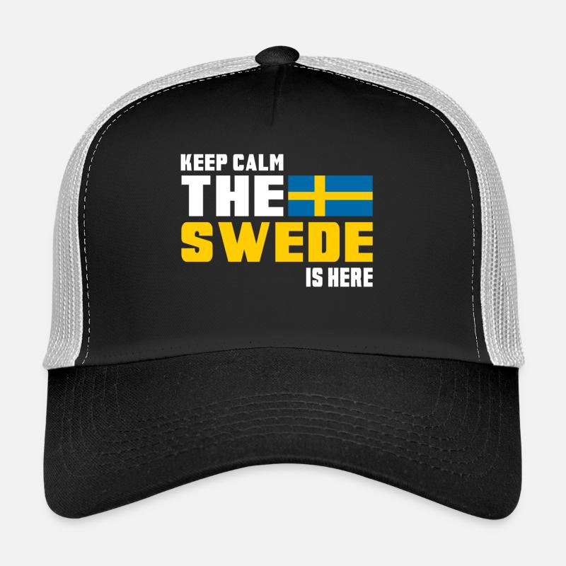Keep Calm The Swede is Here/ Schweden Geschenk - Trucker Cap - Schwarz/Steingrau