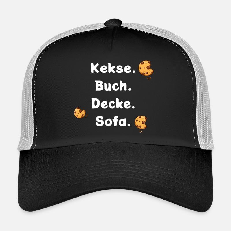 Biscuits. Livre. Plafond. Canapé. Casquette trucker 